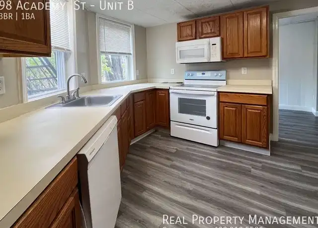 Property at 98 Academy St Unit B, South Berwick, ME, 03908, 3 beds, 1 bath, [object Object]