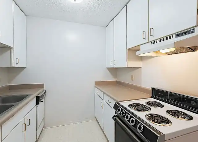 Property at Campus Edge Apartments - 1824 M St, Lincoln, NE, 68508, 1 bed, 1 bath, [object Object]