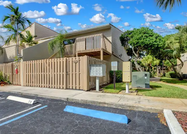 Property at 614 Executive Center Dr #205, West Palm Beach, FL, 33401, 2 beds, 2 baths, [object Object]