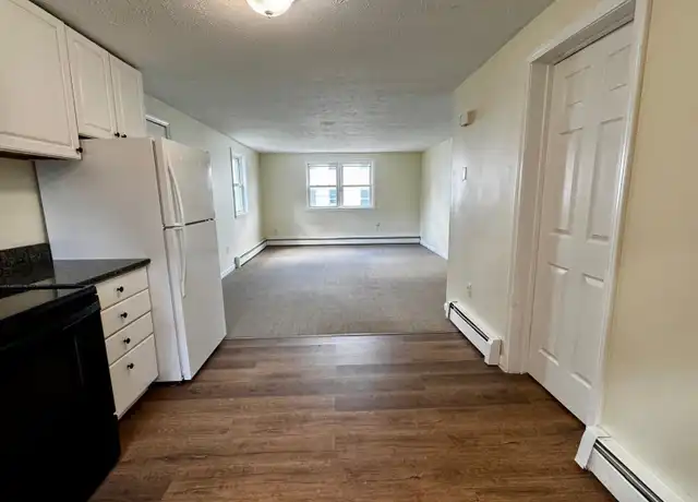 Property at 249 E High St Unit 3, Manchester, NH, 03104, 2 beds, 1 bath, [object Object]