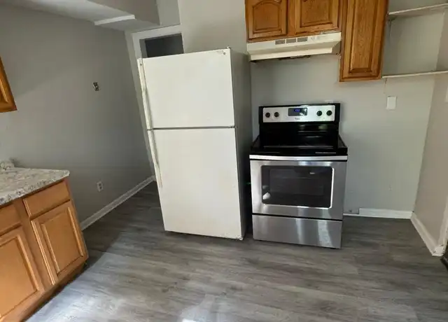 Property at 1071 Pembroke St Unit 2E, Bridgeport, CT, 06608, 2 beds, 1 bath, [object Object]