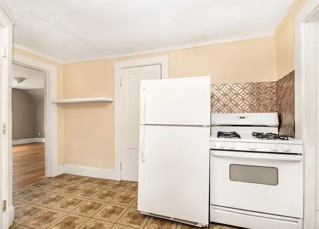 Property at 14 Edith Ave, Everett, MA, 02149, 2 beds, 1 bath, [object Object]