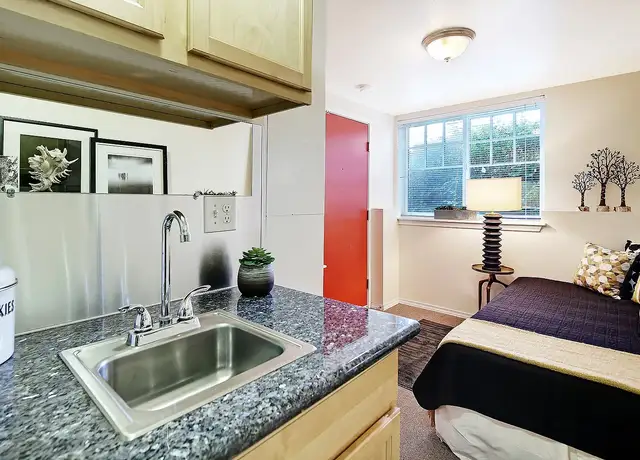 Photo of 4524 7th Ave NE, Seattle, WA 98105