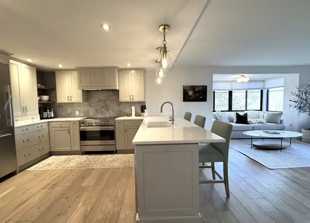 Property at 100 Ledgewood Dr #517, Stoneham, MA, 02180, 1 bed, 1 bath, [object Object]