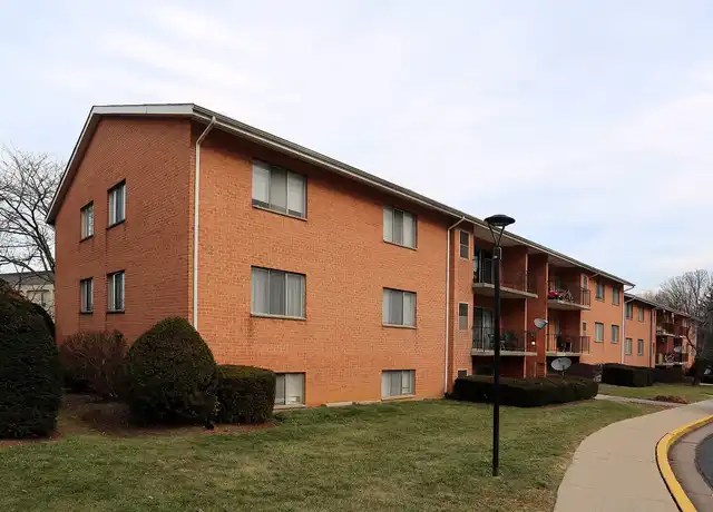 Property at Edgewood Hill Apartments - 1730 Edgewood Hill Cir, Hagerstown, MD, 21740, 2 beds, 1.5 baths, [object Object]