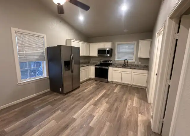 Property at 916 N Austin St Unit 102, Denton, TX, 76201, 1 bed, 1 bath, [object Object]