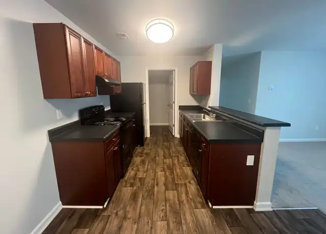 Property at 100 N Pointe Ln Unit 400-304, Danville, VA, 24540, 2 beds, 1.5 baths, [object Object]