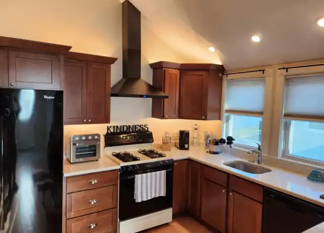 Property at 402 Court St Unit 2, Plymouth, MA, 02360, 2 beds, 2 baths, [object Object]