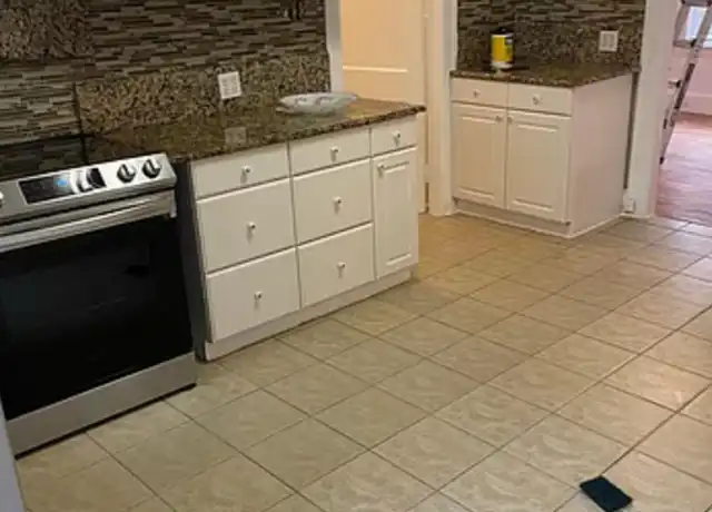 Property at 38 S Lenox St Unit 1, Worcester, MA, 01602, 3 beds, 1 bath, [object Object]