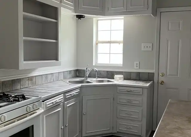 Property at 2813 Pine Ave, Waco, TX, 76708, 3 beds, 2 baths, [object Object]