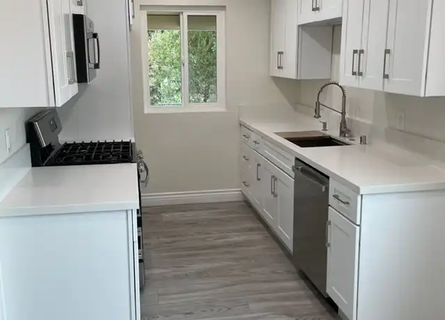 Property at 1700 N Peppertree Ln Unit 5, Fullerton, CA, 92835, 1 bed, 1 bath, [object Object]