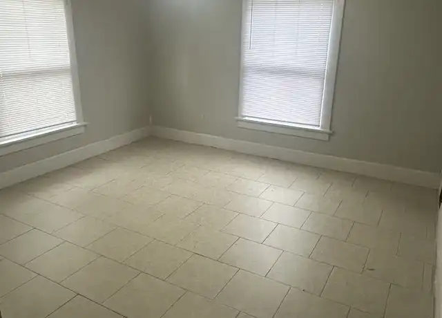 Property at 514 S 27th St #3, Lincoln, NE, 68510, 2 beds, 1 bath, [object Object]