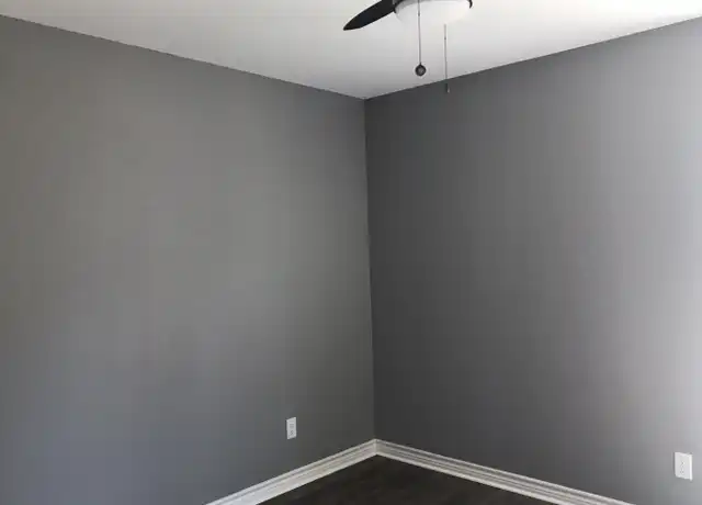 Property at 302 W Sycamore Ln Unit 100, Longview, TX, 75604, 2 beds, 1 bath, [object Object]