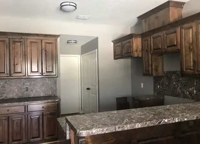 Property at 302 W Sycamore Ln Unit 100, Longview, TX, 75604, 2 beds, 1 bath, [object Object]