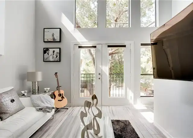Property at 5111 Manett St #203, Dallas, TX, 75206, 1 bed, 1 bath, [object Object]