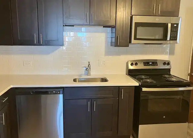 Property at Park Lane Apartments - 2051 Ash St, Des Plaines, IL, 60018, 1 bed, 1 bath, [object Object]