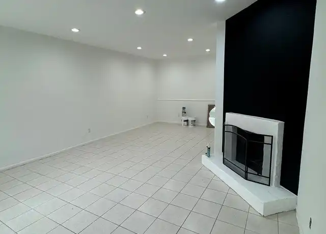 Property at 2100 Tanglewilde St #273, Houston, TX, 77063, 1 bed, 1.5 baths, [object Object]