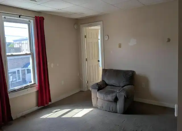 Property at 437 Bay St, Taunton, MA, 02780, 1 bed, 1 bath, [object Object]