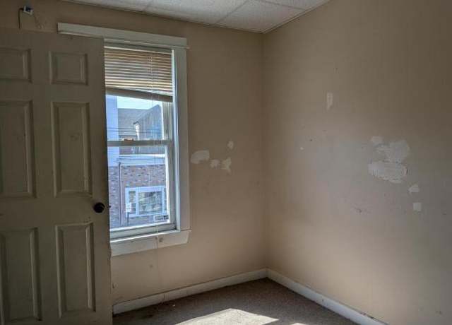 Photo of 437 Bay St, Taunton, MA 02780