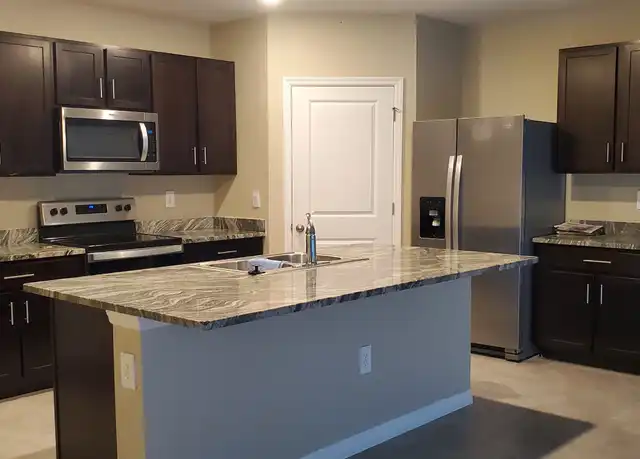 Property at 17903 Reserva Dr, Bradenton, FL, 34211, 4 beds, 2 baths, [object Object]