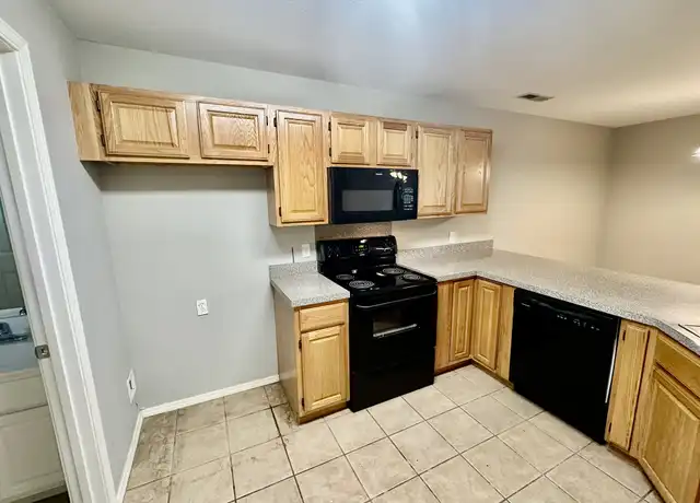 Property at 1431 W Junction St, Fayetteville, AR, 72701, 3 beds, 2.5 baths, [object Object]