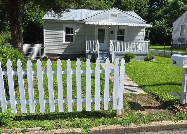 Property at 209 E 29th St, Anniston, AL, 36201, 2 beds, 1 bath, [object Object]