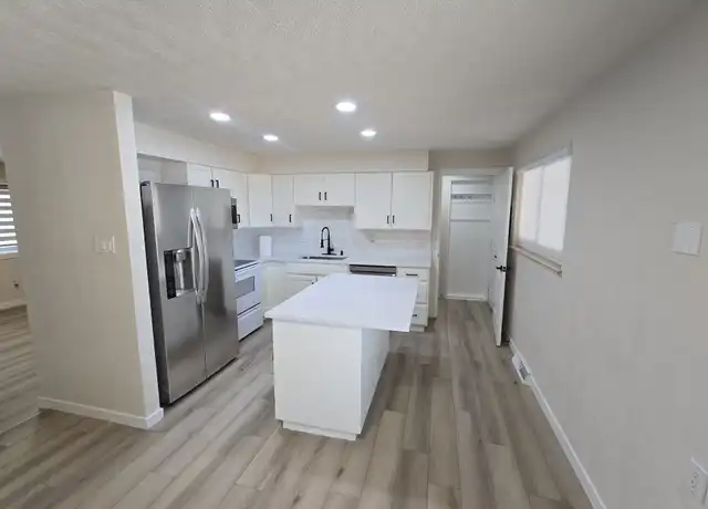 Property at 3201 W Radcliff Ave, Englewood, CO, 80110, 6 beds, 2 baths, [object Object]