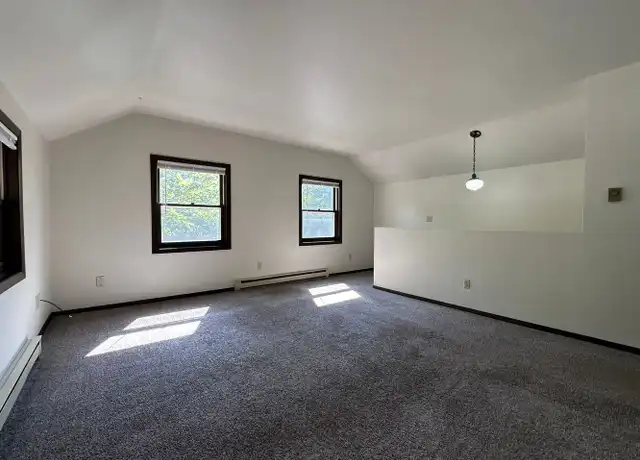 Property at 822 3rd St Unit Upper A, Green Bay, WI, 54304, 1 bed, 1 bath, [object Object]
