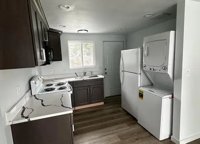 Property at 21902 84th Ave S Unit C, Kent, WA, 98032, 1 bed, 1 bath, [object Object]