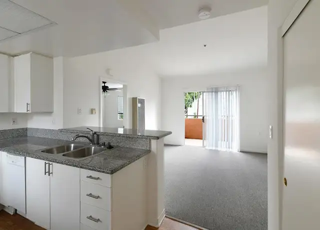 Photo of 3400 N Valley Dr, Manhattan Beach, CA 90266