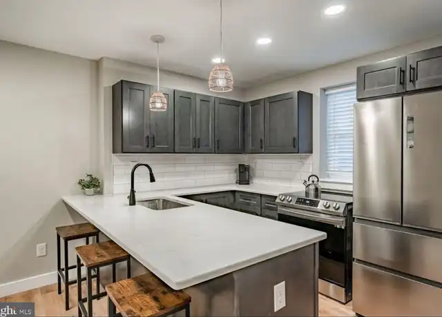 Property at 221 W 6th St Unit 2, Wilmington, DE, 19801, 4 beds, 2 baths, [object Object]