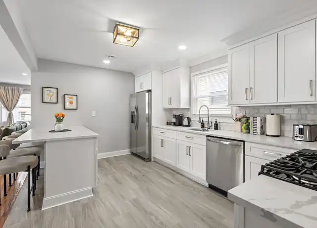 Property at 728 John F. Kennedy Blvd Unit 2, Bayonne, NJ, 07002, 3 beds, 2 baths, [object Object]