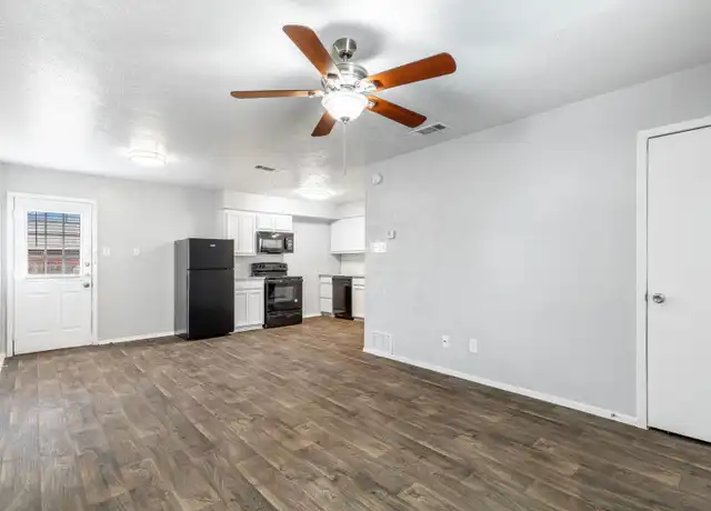 Property at 1432 S Dink St Ofc 29, Mabank, TX, 75147, 1 bed, 1 bath, [object Object]