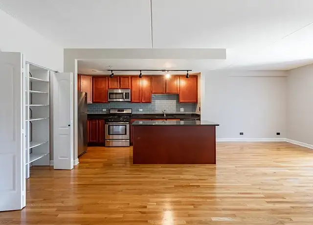 Photo of 21 Kristin Dr, Schaumburg, IL 60195
