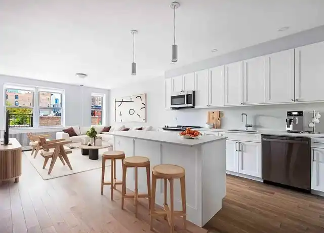 Property at 780 Greenwich St Unit 5G, New York, NY, 10014, 3 beds, 2.5 baths, [object Object]