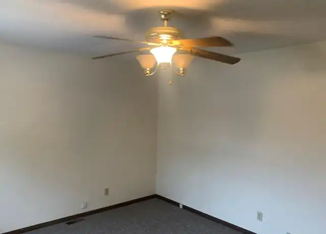 Property at 905 Madison St Unit A, Leavenworth, KS, 66048, 1 bed, 1 bath, [object Object]