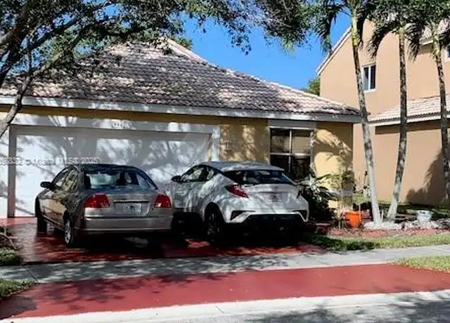 Property at 944 Savannah Falls Dr, Weston, FL, 33327, 3 beds, 2 baths, [object Object]
