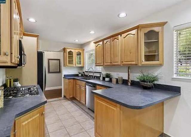 Photo of 38 Saint Stephens Dr, Orinda, CA 94563