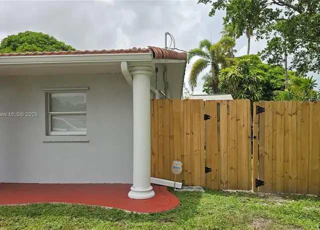 Property at 2001 NW 35th St Unit B, Oakland Park, FL, 33309, 1 bed, 1 bath, [object Object]