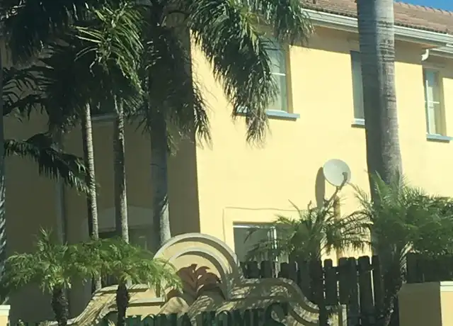 Property at 6918 NW 177th St Unit H105, Hialeah, FL, 33015, 3 beds, 3 baths, [object Object]
