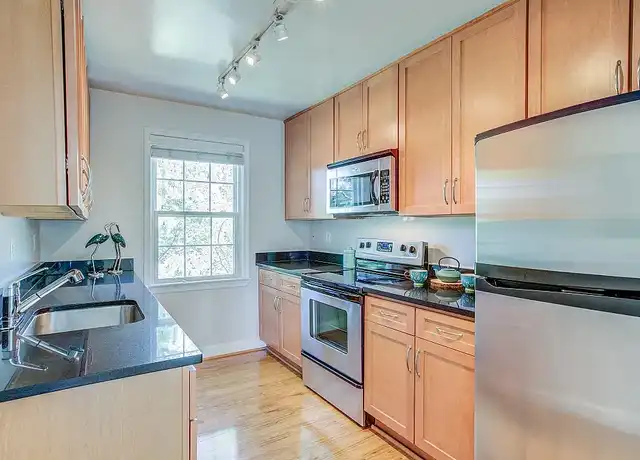 Property at Myerton Apartments - 108 S Courthouse Rd, Arlington, VA, 22204, 1 bed, 1 bath, [object Object]
