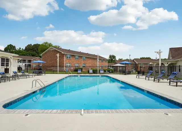 Photo of 231 New Shackle Island Rd, Hendersonville, TN 37075