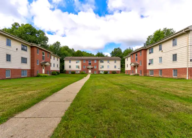 Property at Seneca Oaks Apartments - 1096 Eastway Dr, Youngstown, OH, 44505, 1-2 bed, 1 bath, [object Object]