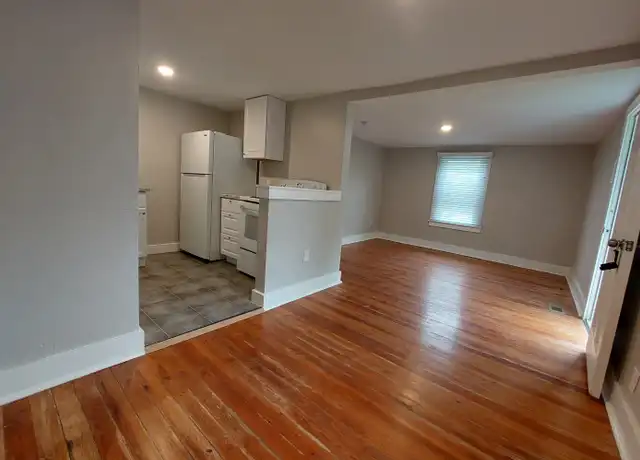 Property at 108 1/2 7th Ave, Columbia, TN, 38401, 1 bed, 1 bath, [object Object]