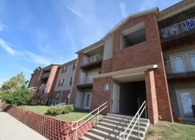 Property at Clifton Height Apartments - 1040 S Clifton Ave, Springfield, MO, 65802, 2 beds, 2 baths, [object Object]
