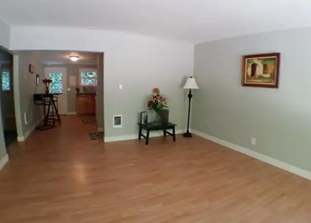 Property at 1011 Kent Des Moines Rd Unit 10, Des Moines, WA, 98198, 2 beds, 1 bath, [object Object]