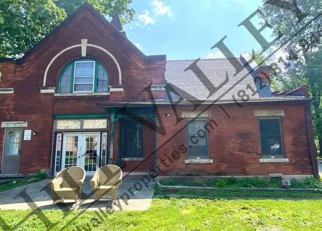 Property at 522 S 6th St Apt 2, Terre Haute, IN, 47807, 2 beds, 1 bath, [object Object]