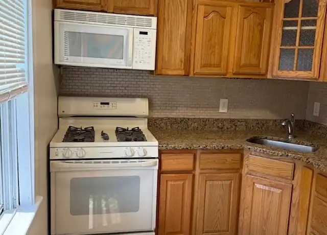 Property at 3 Lower Beacon St Unit 1, Maynard, MA, 01754, 3 beds, 1 bath, [object Object]