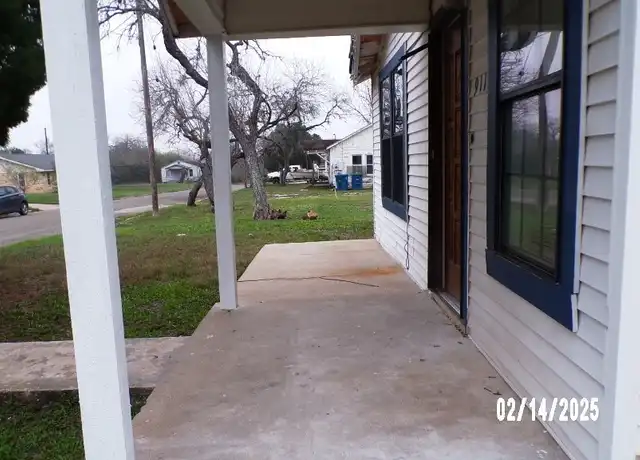 Property at 911 N Avenue C, Beeville, TX, 78102, 3 beds, 2 baths, [object Object]
