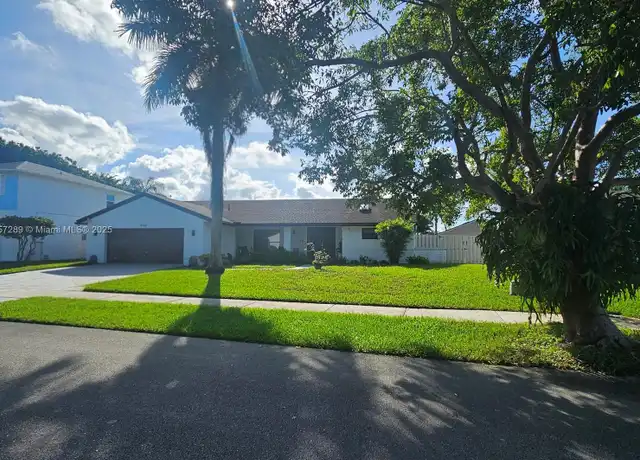 Property at 960 Monticello Ave, Davie, FL, 33325, 3 beds, 2 baths, [object Object]